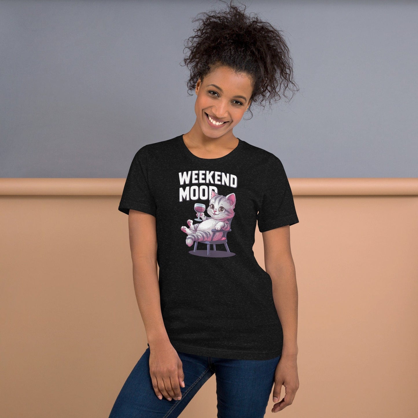 Padres Mágicos Camiseta "Gato Fin de Semana" de algodón suave - Para los que disfrutan de la relajación y el buen humor