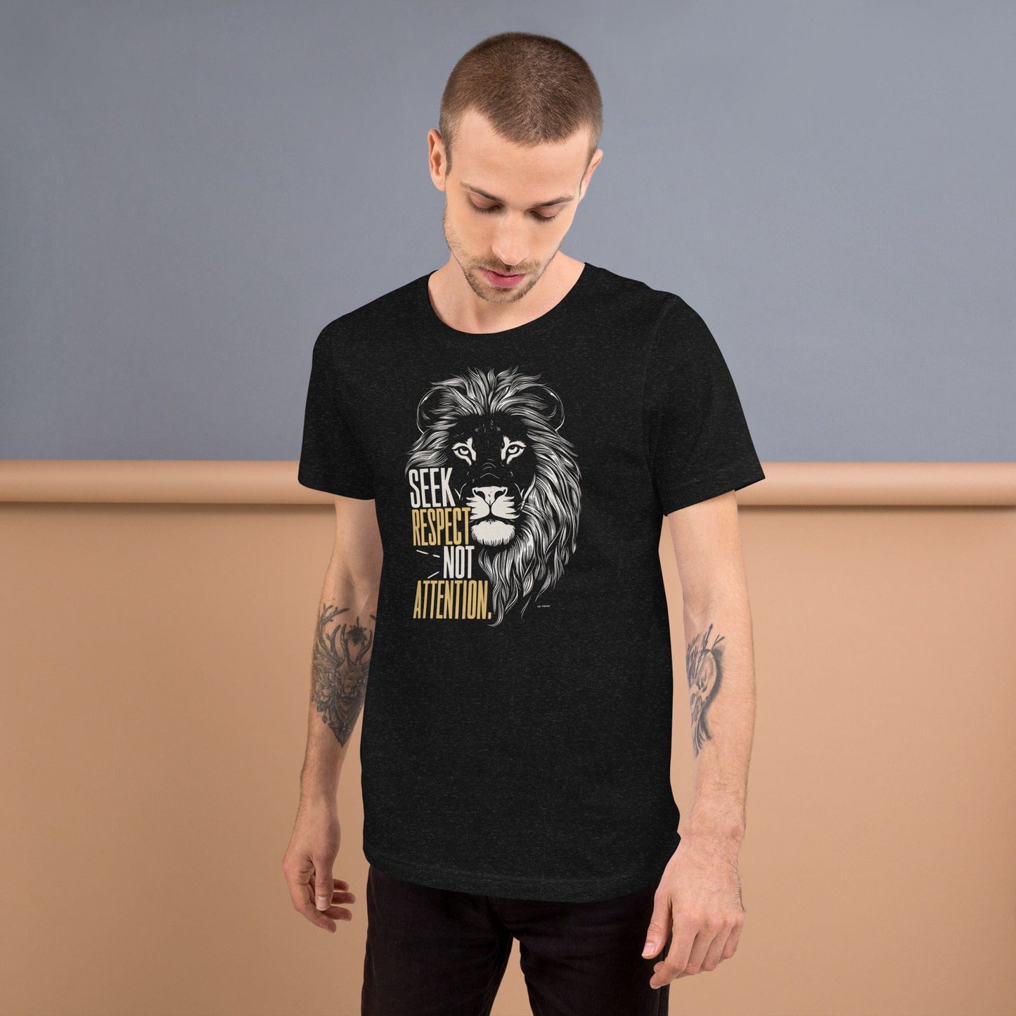 Padres Mágicos Camiseta Motivadora "Seek Respect Not Attention" - Diseño de León