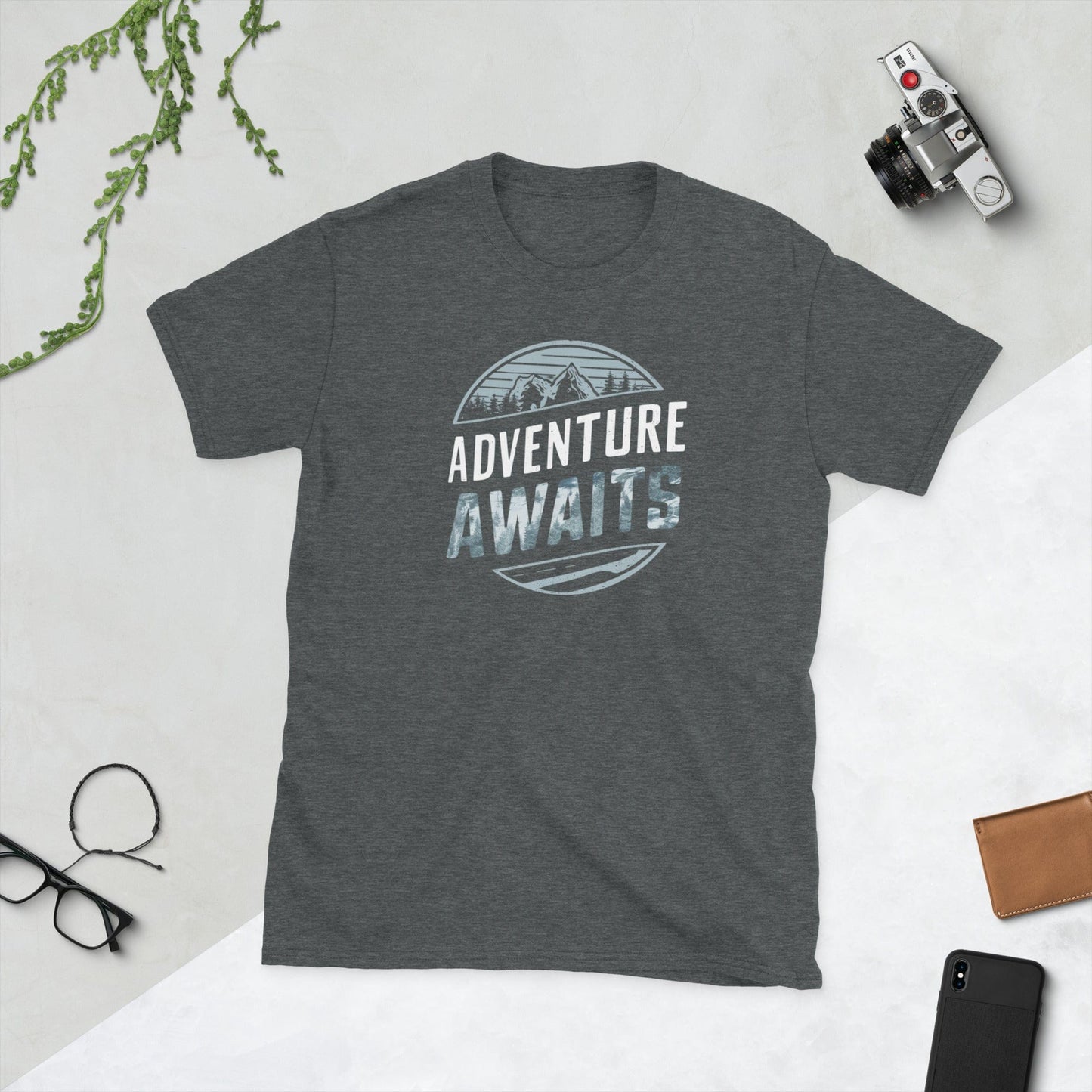 Padres Mágicos Oscuro jaspeado / S Camiseta "Adventure Awaits" - Para Amantes de la Aventura