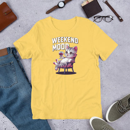 Padres Mágicos Amarillo / S Camiseta "Gato Fin de Semana" de algodón suave - Para los que disfrutan de la relajación y el buen humor