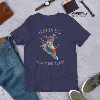 Padres Mágicos Azul medianoche jaspeado / S Camiseta "La Belleza Está en los Pequeños Detalles" - Colibrí