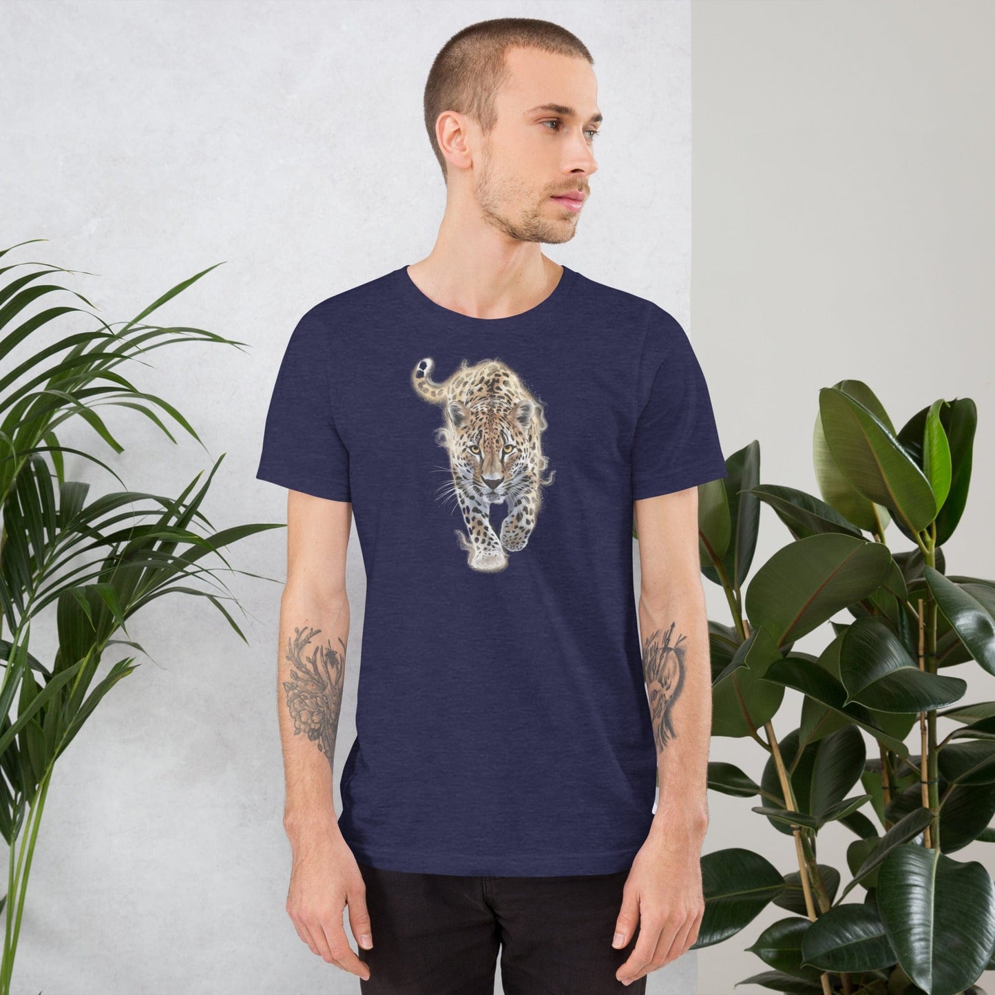 Padres Mágicos Azul medianoche jaspeado / S Camiseta "Leopardo Cazador" de algodón suave - Para los amantes de la vida salvaje y la aventura