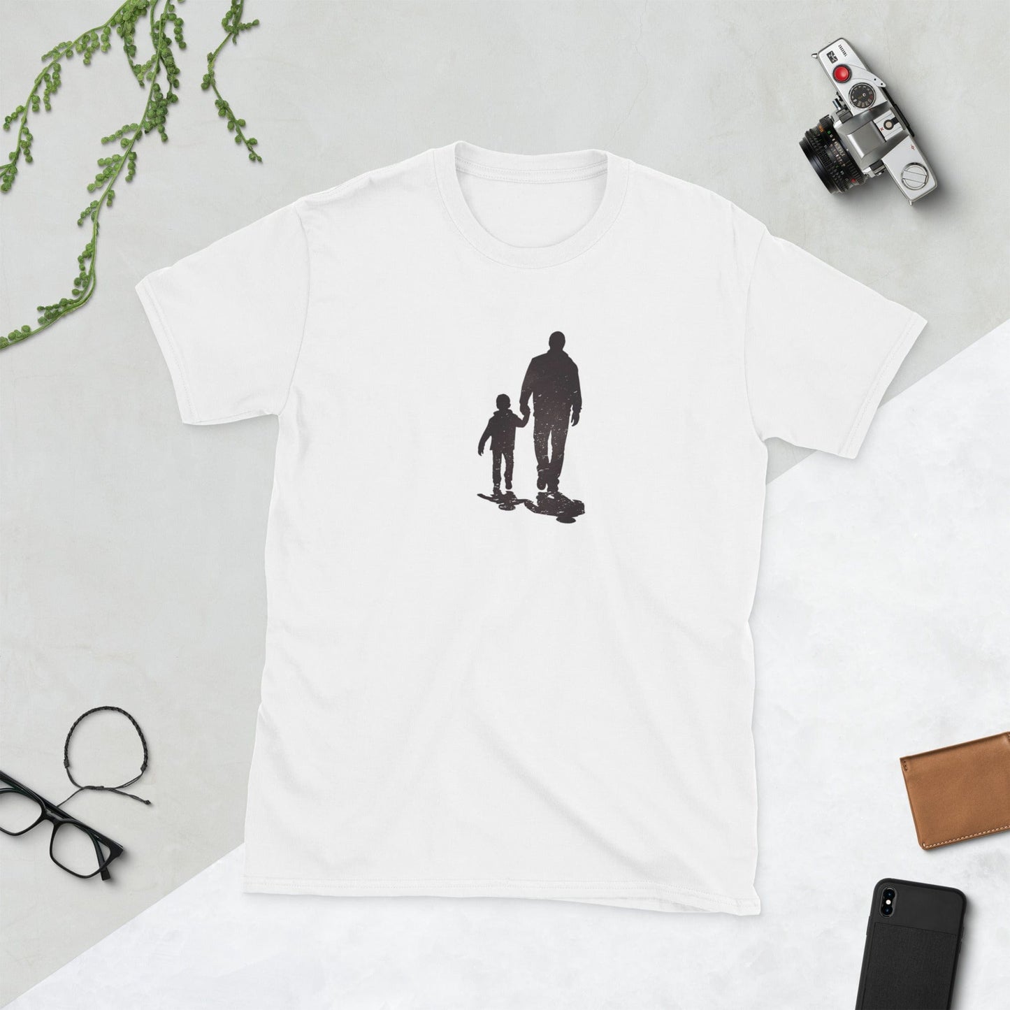 Padres Mágicos Blanco / S Camiseta con Diseño de Silueta de Padre e Hijo - Estilo Minimalista y Emotivo